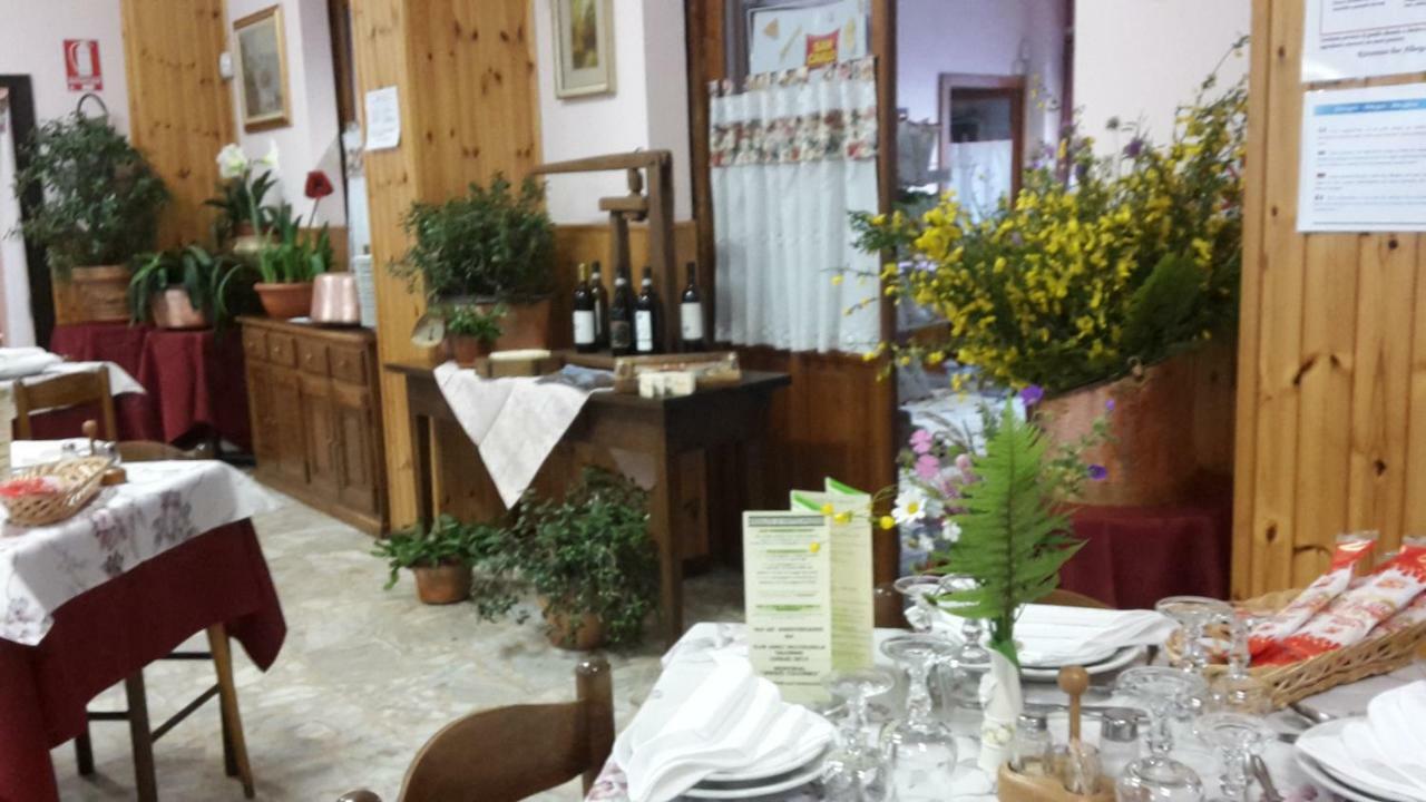 Albergo Ristorante Centro Vico Canavese Buitenkant foto