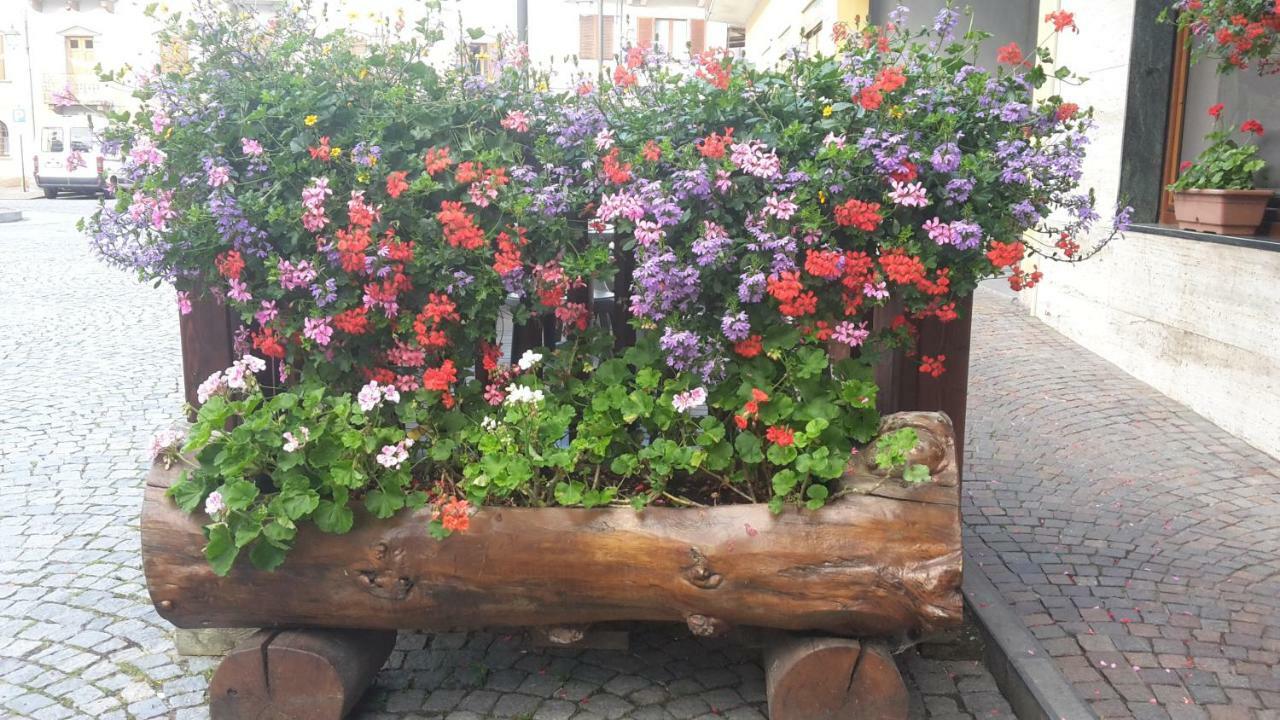 Albergo Ristorante Centro Vico Canavese Buitenkant foto
