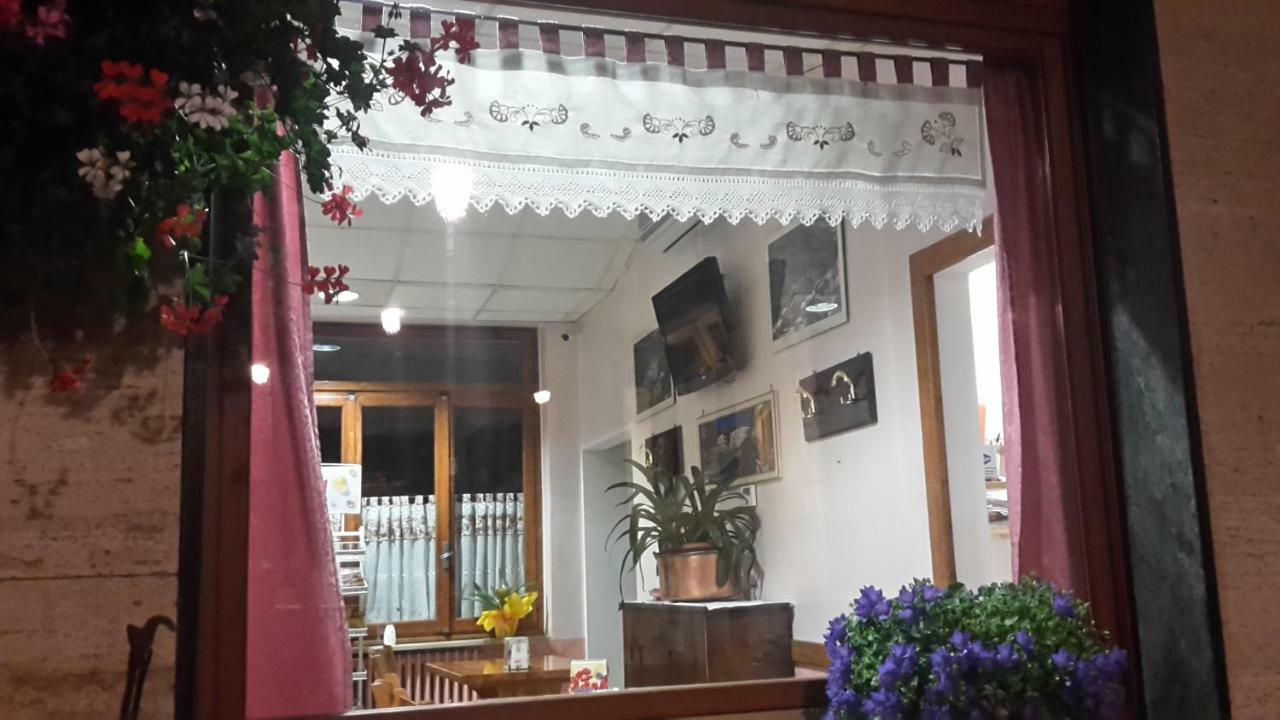 Albergo Ristorante Centro Vico Canavese Buitenkant foto