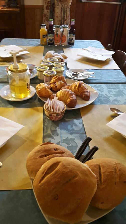 Albergo Ristorante Centro Vico Canavese Buitenkant foto