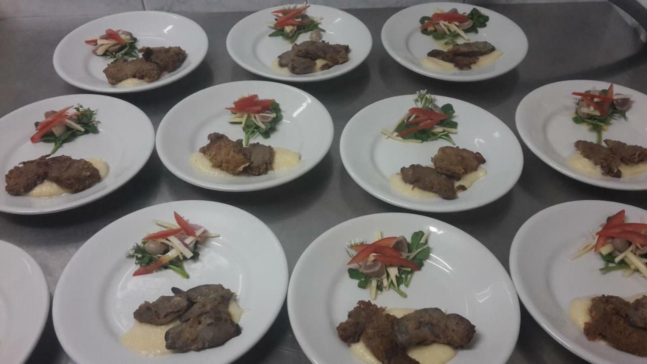 Albergo Ristorante Centro Vico Canavese Buitenkant foto