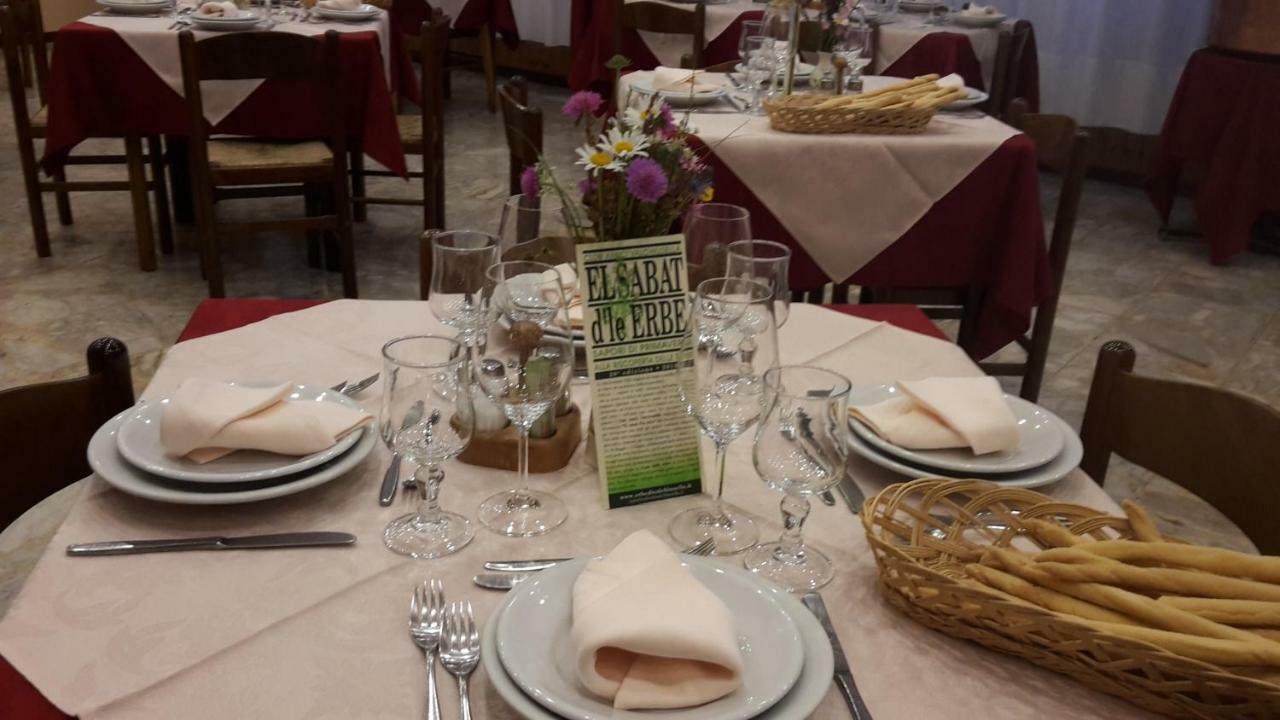 Albergo Ristorante Centro Vico Canavese Buitenkant foto